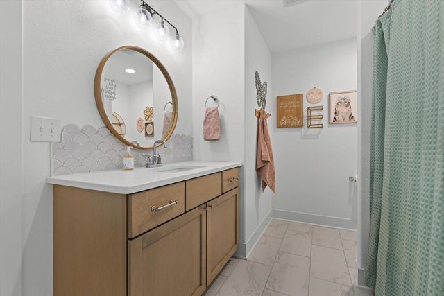 N42W22777 London COURT, Pewaukee, WI 53072