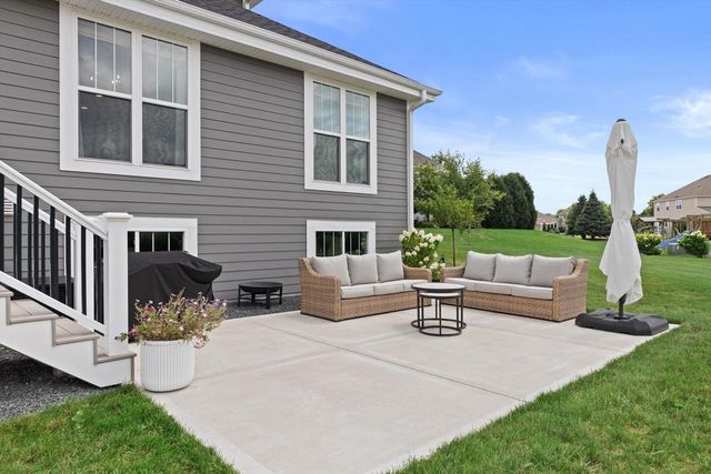 N42W22777 London COURT, Pewaukee, WI 53072