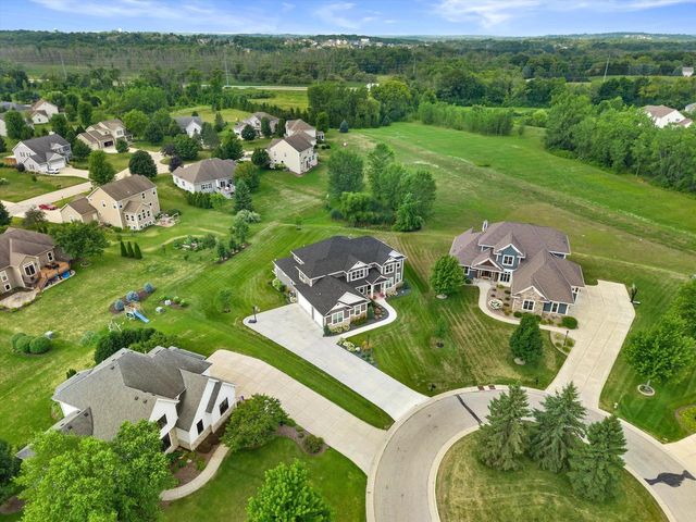 N42W22777 London COURT, Pewaukee, WI 53072