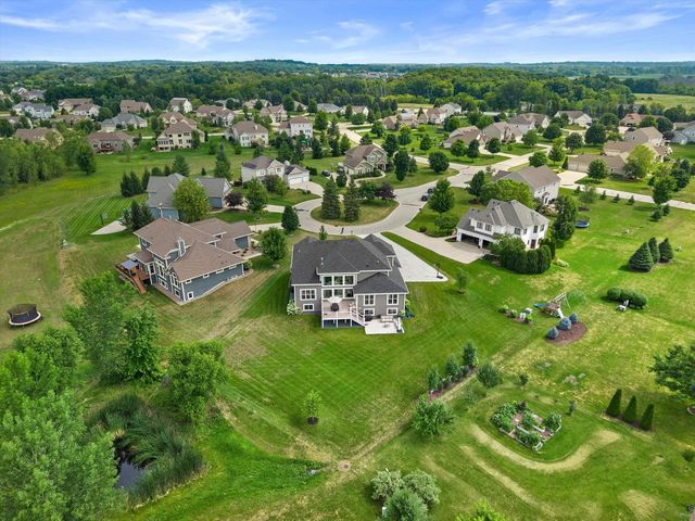N42W22777 London COURT, Pewaukee, WI 53072