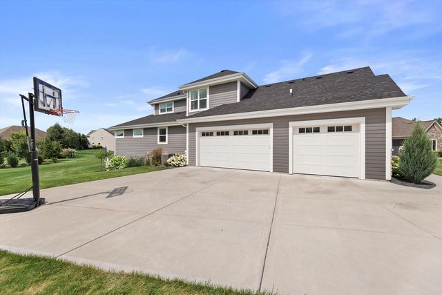 N42W22777 London COURT, Pewaukee, WI 53072