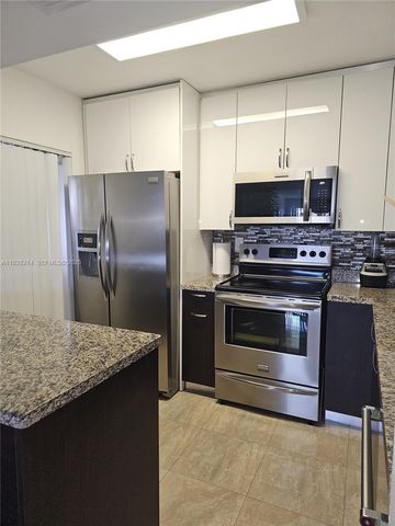 20160 NE 3rd Ct 8, Miami, FL 33179