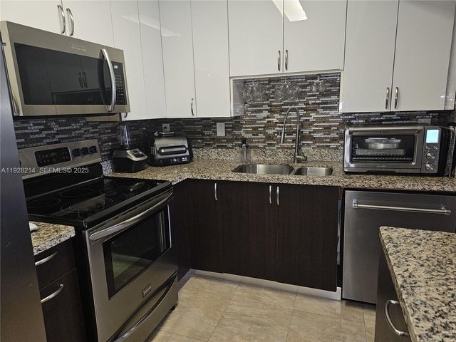 20160 NE 3rd Ct 8, Miami, FL 33179