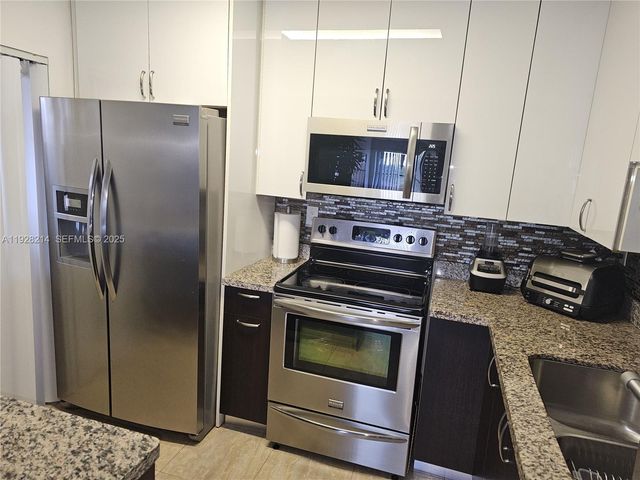 20160 NE 3rd Ct 8, Miami, FL 33179