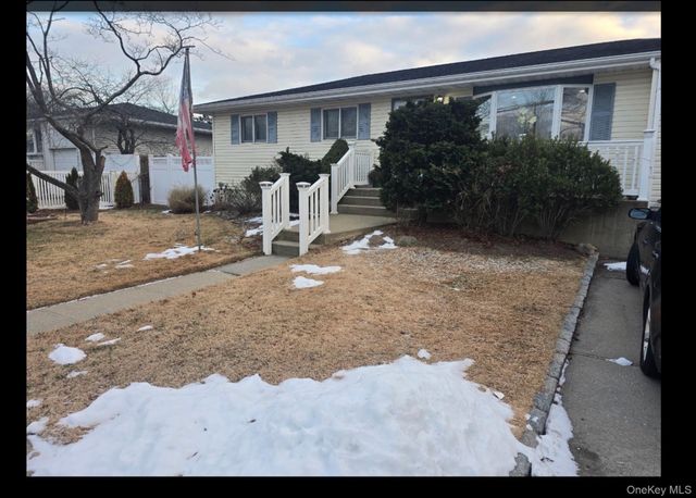 76 Harrisburg Street, Bay Shore, NY 11706