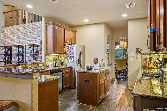 25915 Splashing Rock, San Antonio, TX 78260