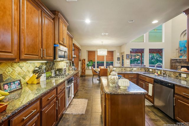 25915 Splashing Rock, San Antonio, TX 78260