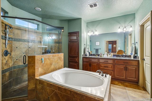 25915 Splashing Rock, San Antonio, TX 78260