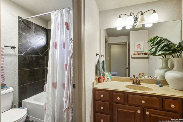 25915 Splashing Rock, San Antonio, TX 78260