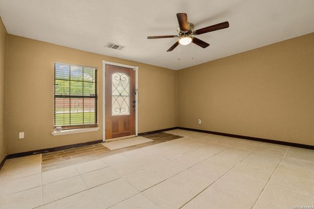 2402 LAKE LOUISE DR, San Antonio, TX 78228