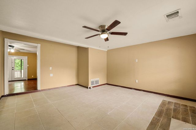 2402 LAKE LOUISE DR, San Antonio, TX 78228