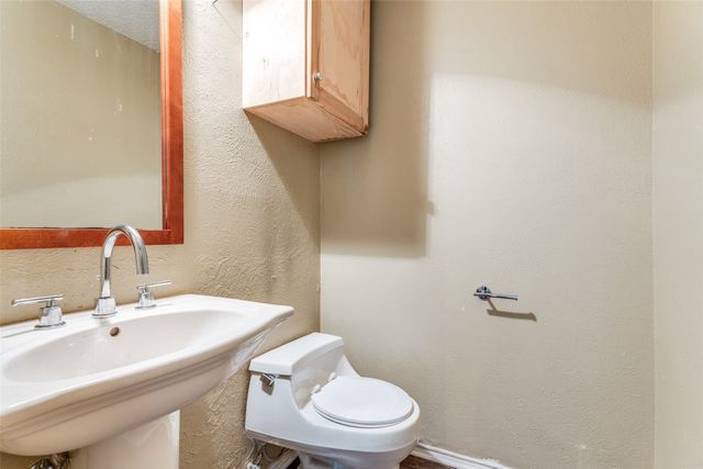 4617 Waterway Drive N, Fort Worth, TX 76137