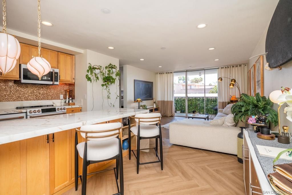 Image 14 of property listing at 727 Sapphire St 312, San Diego, CA 92109