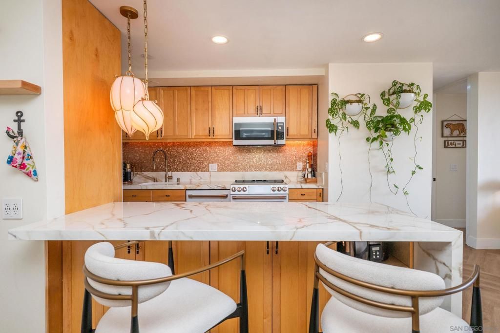 Image 15 of property listing at 727 Sapphire St 312, San Diego, CA 92109