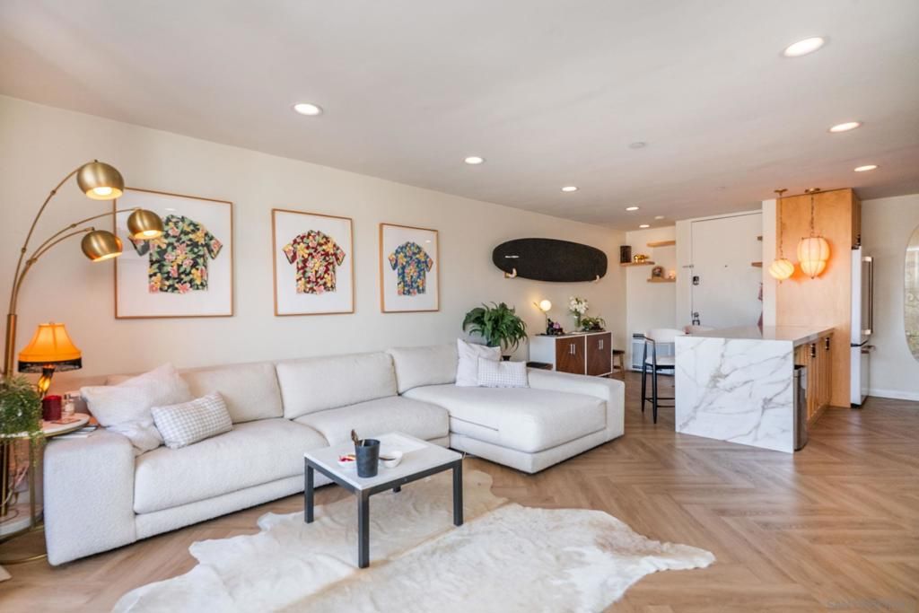 Image 2 of property listing at 727 Sapphire St 312, San Diego, CA 92109