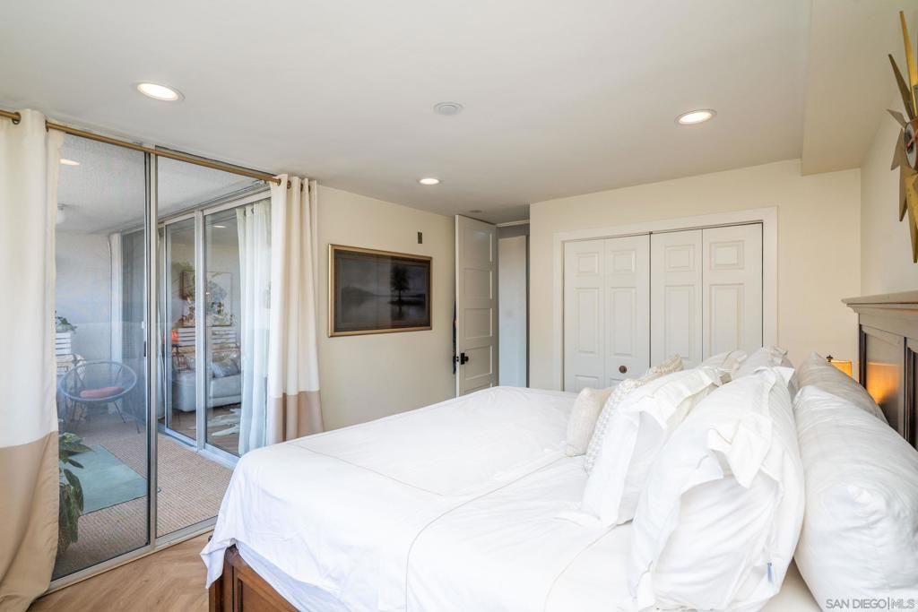Image 22 of property listing at 727 Sapphire St 312, San Diego, CA 92109