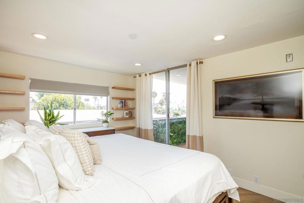 Image 23 of property listing at 727 Sapphire St 312, San Diego, CA 92109