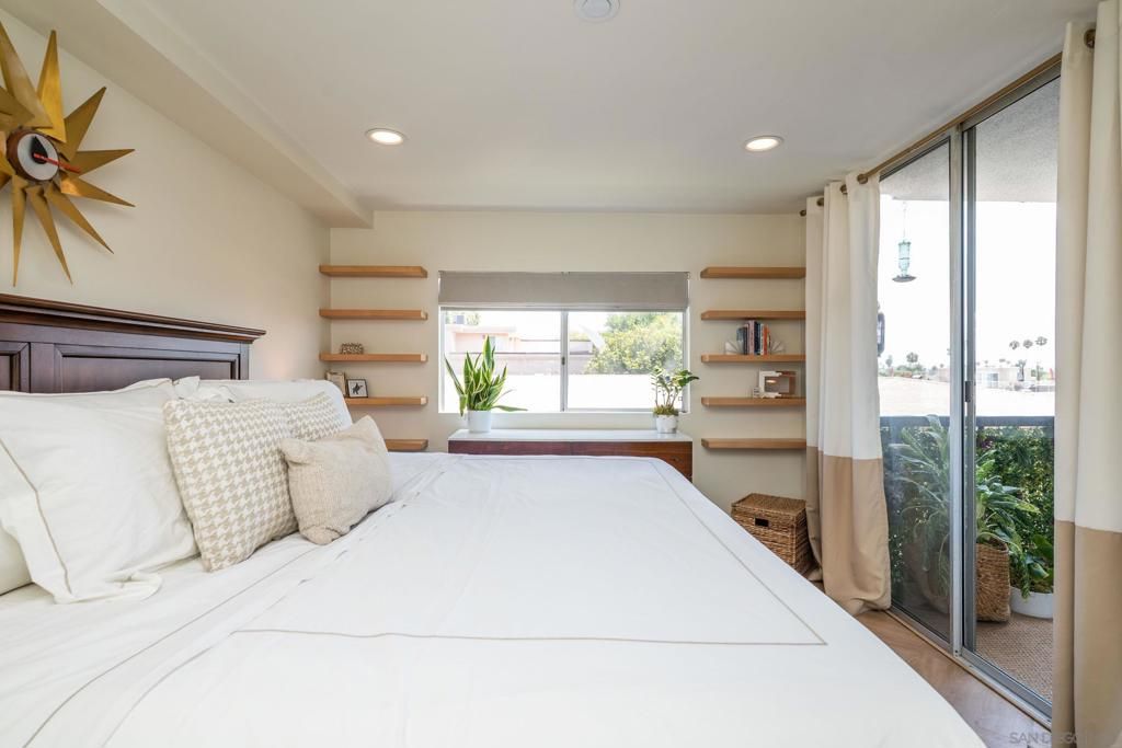 Image 24 of property listing at 727 Sapphire St 312, San Diego, CA 92109