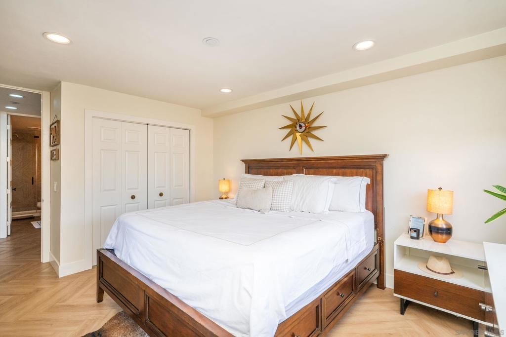 Image 25 of property listing at 727 Sapphire St 312, San Diego, CA 92109