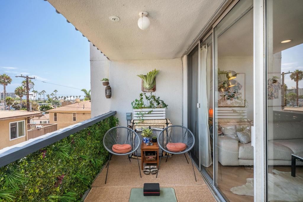 Image 27 of property listing at 727 Sapphire St 312, San Diego, CA 92109