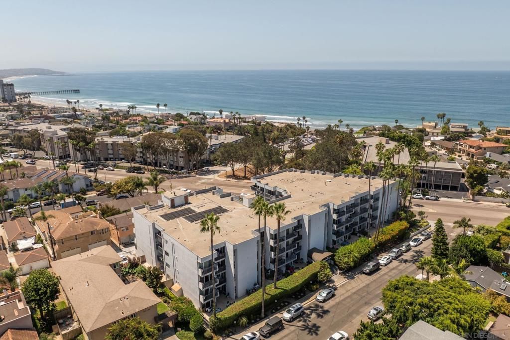 Image 35 of property listing at 727 Sapphire St 312, San Diego, CA 92109