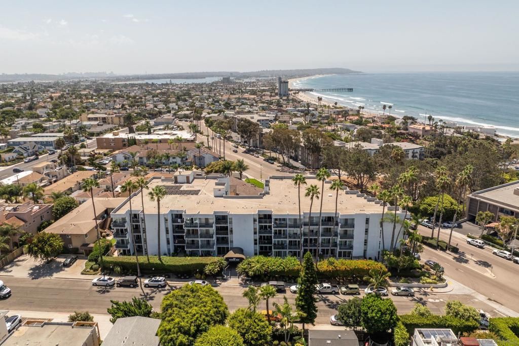 Image 36 of property listing at 727 Sapphire St 312, San Diego, CA 92109