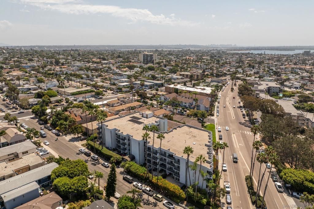 Image 37 of property listing at 727 Sapphire St 312, San Diego, CA 92109