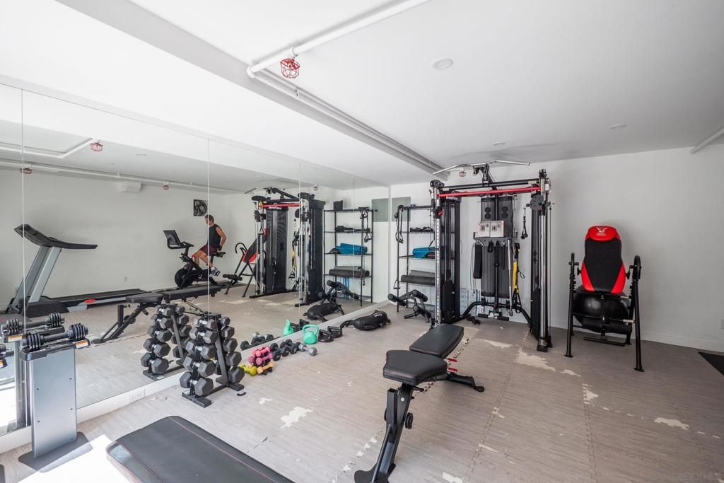 Image 50 of property listing at 727 Sapphire St 312, San Diego, CA 92109