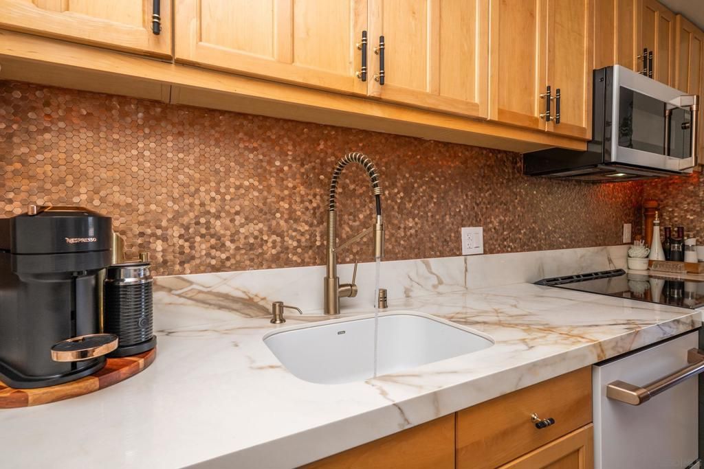 Image 8 of property listing at 727 Sapphire St 312, San Diego, CA 92109