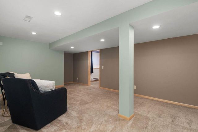 1716 Oakridge Court, Stoughton, WI 53589