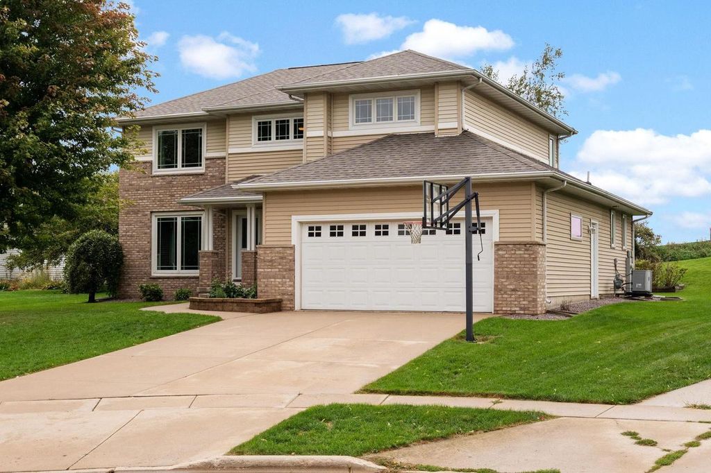 1716 Oakridge Court, Stoughton, WI 53589
