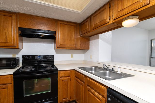 2104 Park Willow Lane A, Arlington, TX 76011