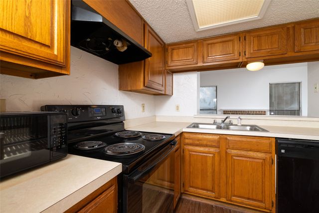 2104 Park Willow Lane A, Arlington, TX 76011