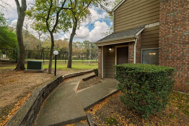 2104 Park Willow Lane A, Arlington, TX 76011