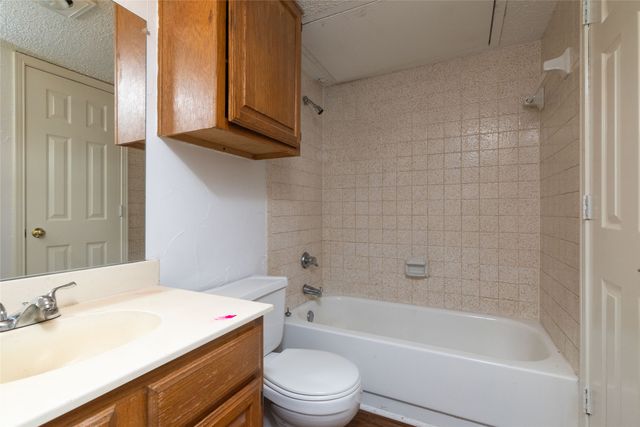 2104 Park Willow Lane A, Arlington, TX 76011