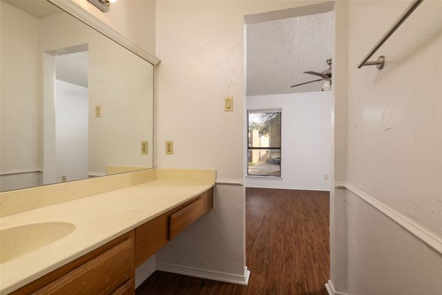 2104 Park Willow Lane A, Arlington, TX 76011