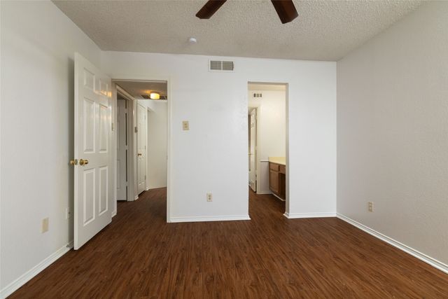 2104 Park Willow Lane A, Arlington, TX 76011