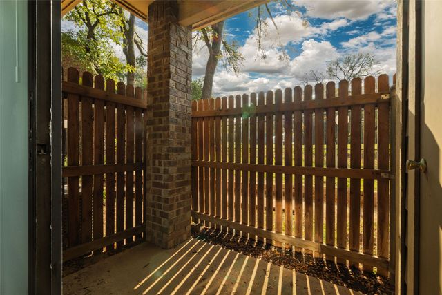 2104 Park Willow Lane A, Arlington, TX 76011
