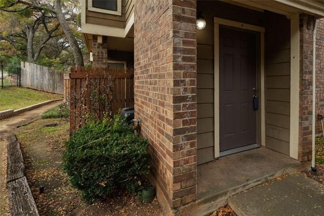 2104 Park Willow Lane A, Arlington, TX 76011