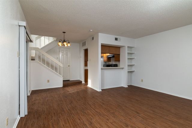 2104 Park Willow Lane A, Arlington, TX 76011