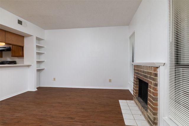2104 Park Willow Lane A, Arlington, TX 76011