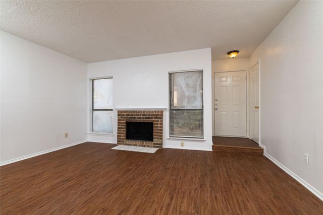 2104 Park Willow Lane A, Arlington, TX 76011