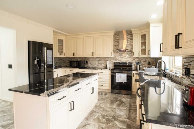 54275 Talon Court, Shelby Twp, MI 48315