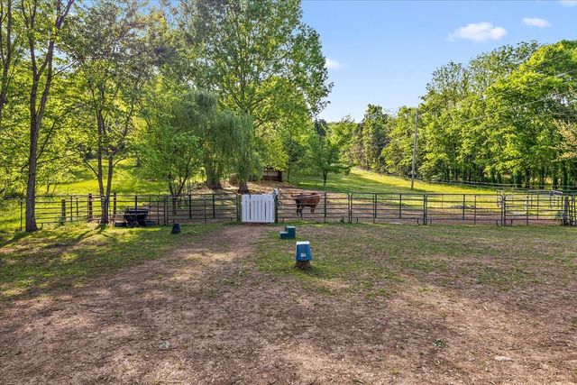521 Hiwassee Rd, Lebanon, TN 37087