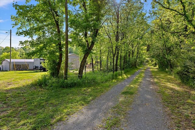 521 Hiwassee Rd, Lebanon, TN 37087