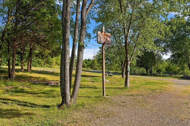 521 Hiwassee Rd, Lebanon, TN 37087