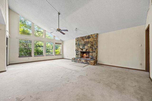 657 The Meadows Parkway, Desoto, TX 75115