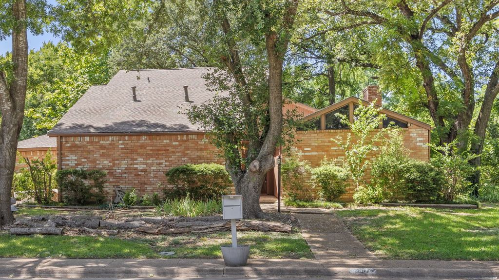 657 The Meadows Parkway, Desoto, TX 75115