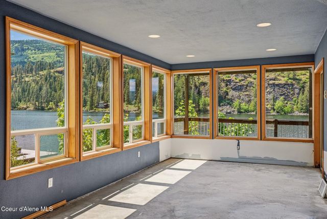 24305 N Lakeview Blvd, Rathdrum, ID 83858