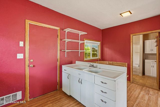 24305 N Lakeview Blvd, Rathdrum, ID 83858